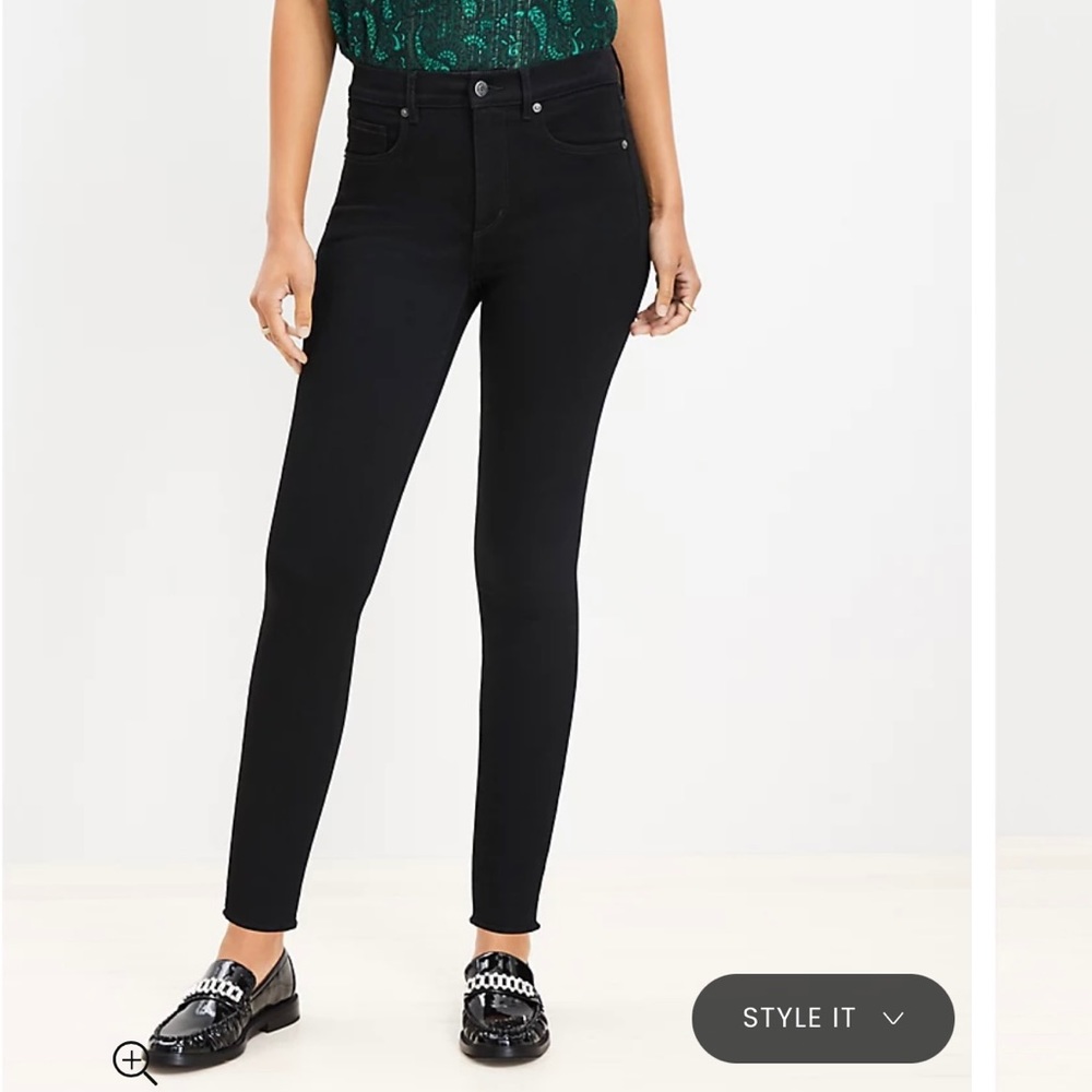 LOFT Mid Rise Skinny Jeans in Black NWT, size 33/16